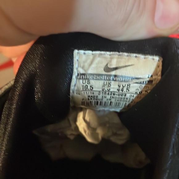 Nike huaraches all black size 10.5  have black laces too worn. Great condition - Picture 5 of 5